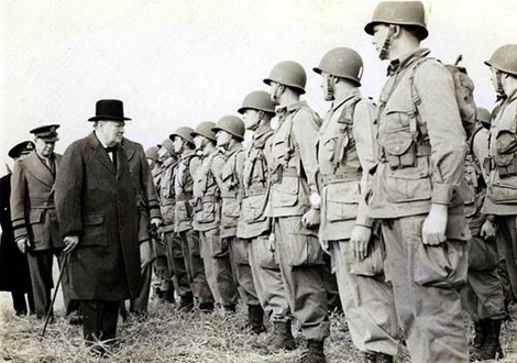 Winston Churchill a vrchní velitel spojeneckých sil Dwight D. Eisenhower